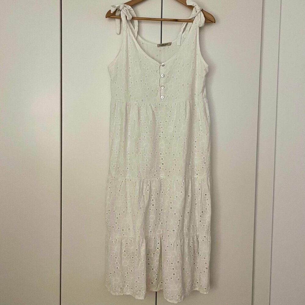 White Cotton Daisy Eyelet Pattern Midi Dress size M